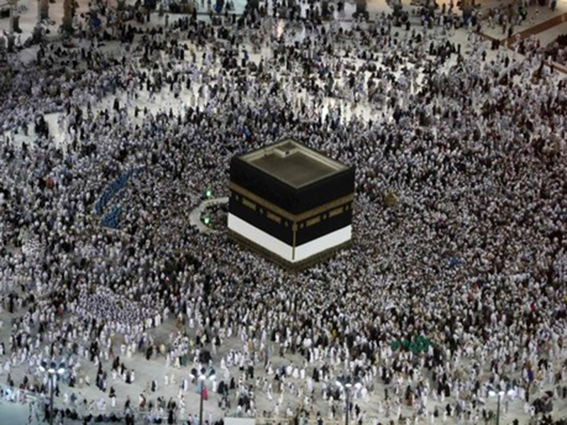 بالصور: أكثر من مليون حاج يصلون الديار المقدسة لأداء فريضة الحج